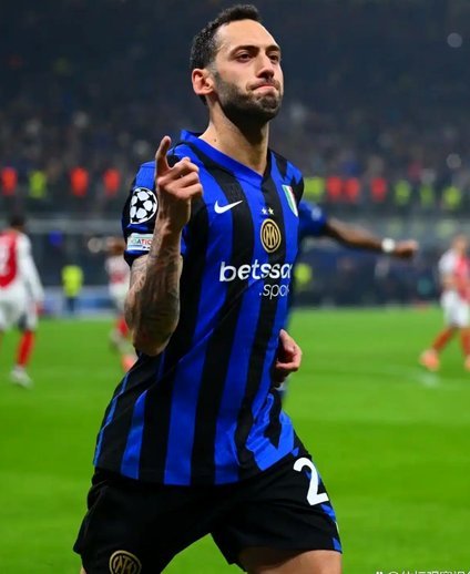 国米跟队：恰尔汗奥卢出现肌肉伤势，可能缺席意大利杯决赛