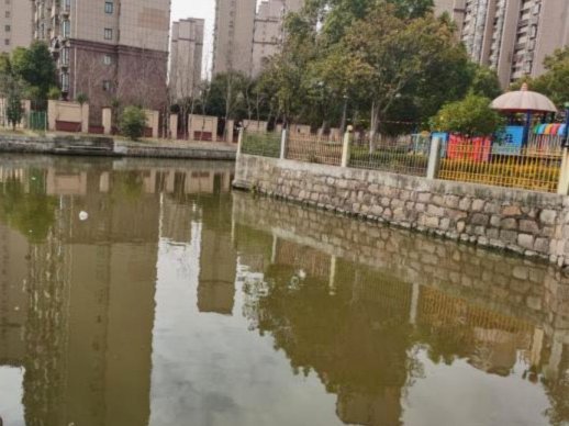 上海体育场“湿透”20多年：为何没人管？
