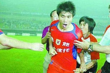 西海岸主帅郑智因辱骂裁判被禁赛6场罚6万