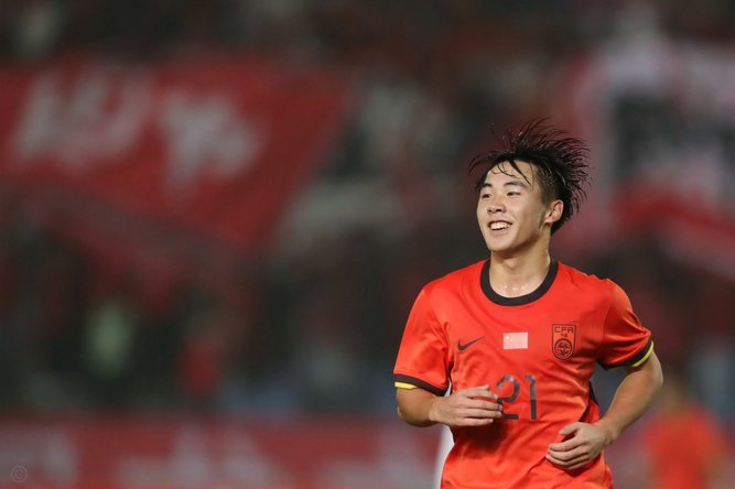 扳平！万项禁区扣过防守队员后推射破门，U17国少1-1