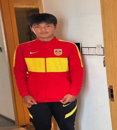 刘凯源连呼和浩特四国赛都没时间参加，怎么可能跨级呢？