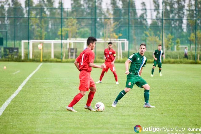 西班牙U16全国联赛，上港U16打了样