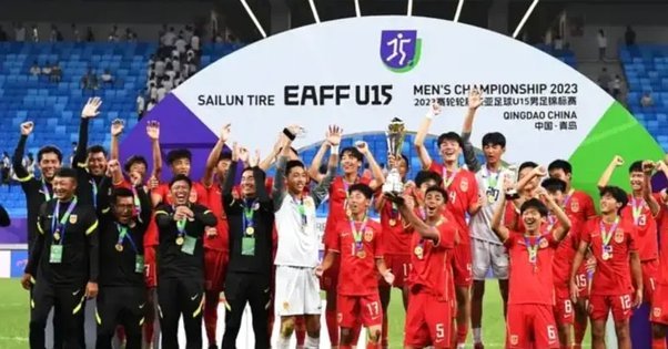 西班牙小鱼儿恭喜张林峒跨级入选U17国少，同时认为09流浪小将已经全面落后