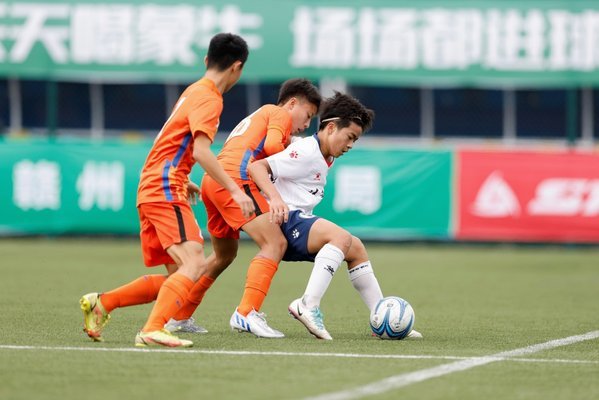 山东泰山连续两轮中超没有首发一个U21，两场首发平均年龄30岁