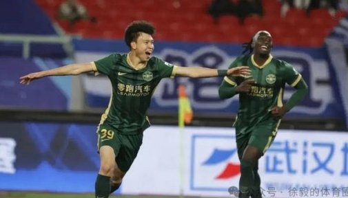 浙江队1-0青岛海牛：王钰栋助攻米特里策头球破门