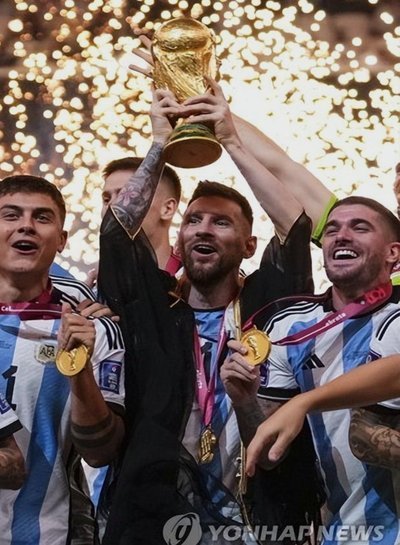 卫报评选2026世界杯30大经典瞬间：梅西角旗高光登顶
