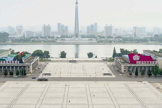 拜仁抵达韩国，金玟哉尽地主之谊为孔帕尼引路
