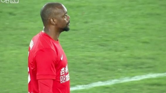 斯坦丘远射争议破门 中超大连1-0辽宁热议三球被吹