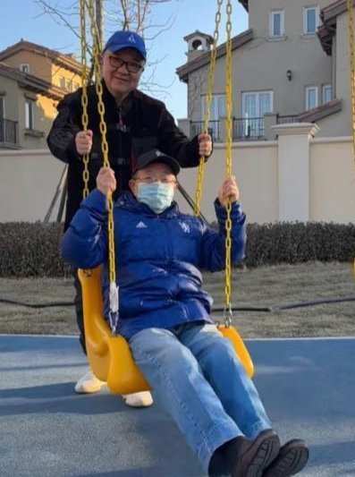 董路团队西行割草上百亩