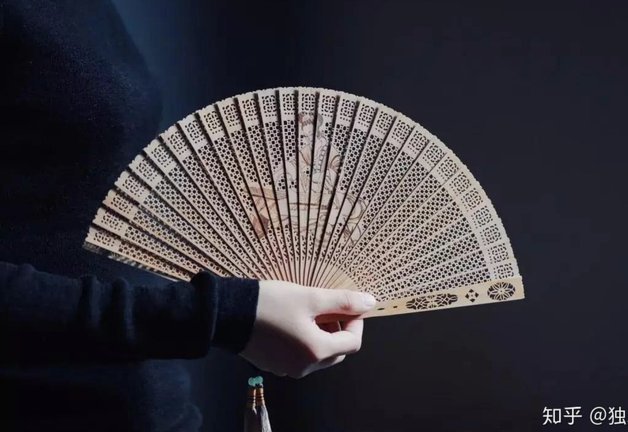 董路扇子限量款再出世疑云